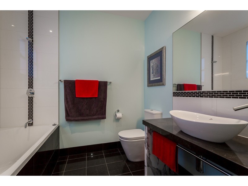 11 Boomerang Crescent, Sorrento QLD 4217