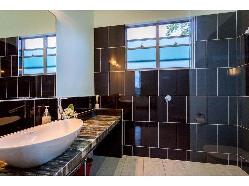 11 Boomerang Crescent, Sorrento QLD 4217