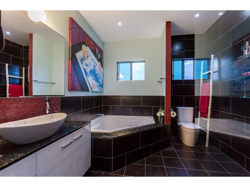 11 Boomerang Crescent, Sorrento QLD 4217