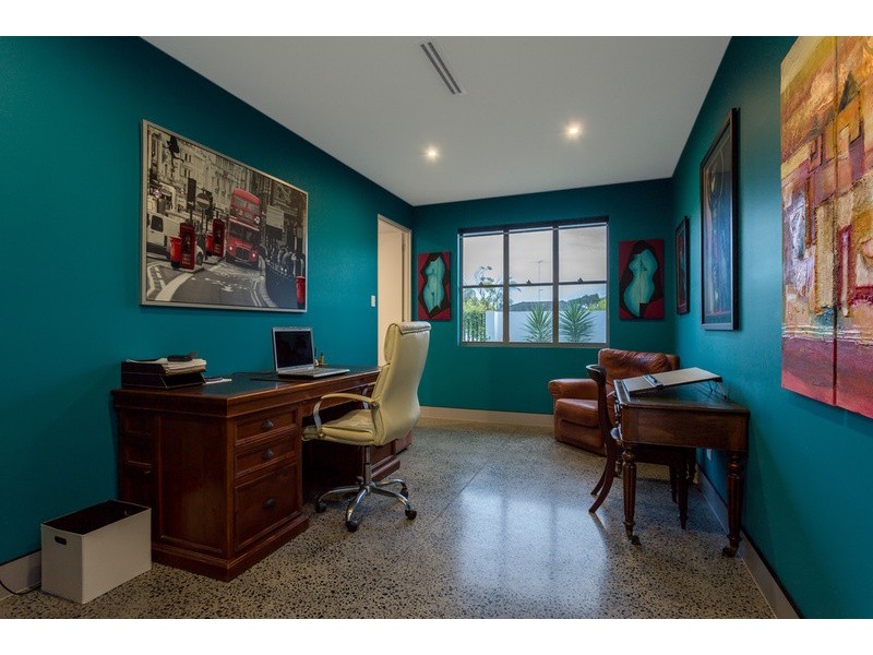 11 Boomerang Crescent, Sorrento QLD 4217