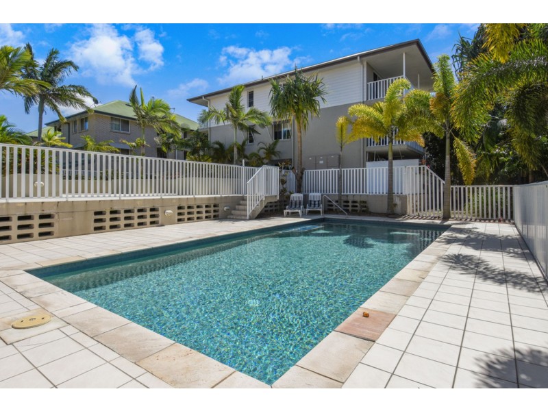 1/27  Walton Street, Southport QLD 4215