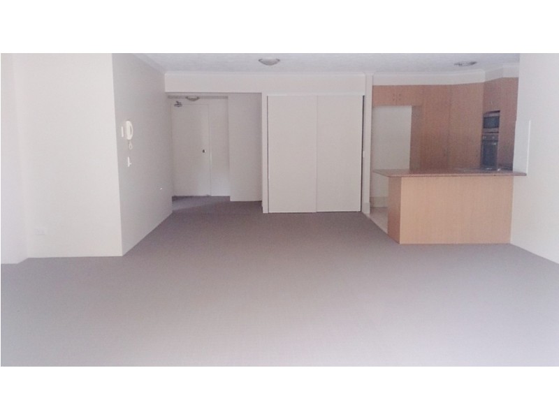 1/27  Walton Street, Southport QLD 4215