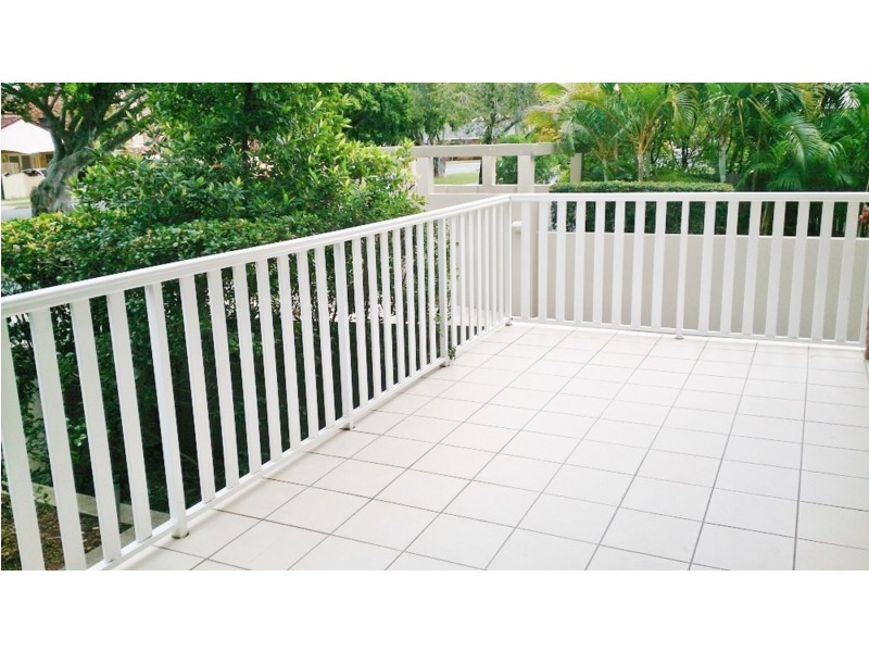 1/27  Walton Street, Southport QLD 4215