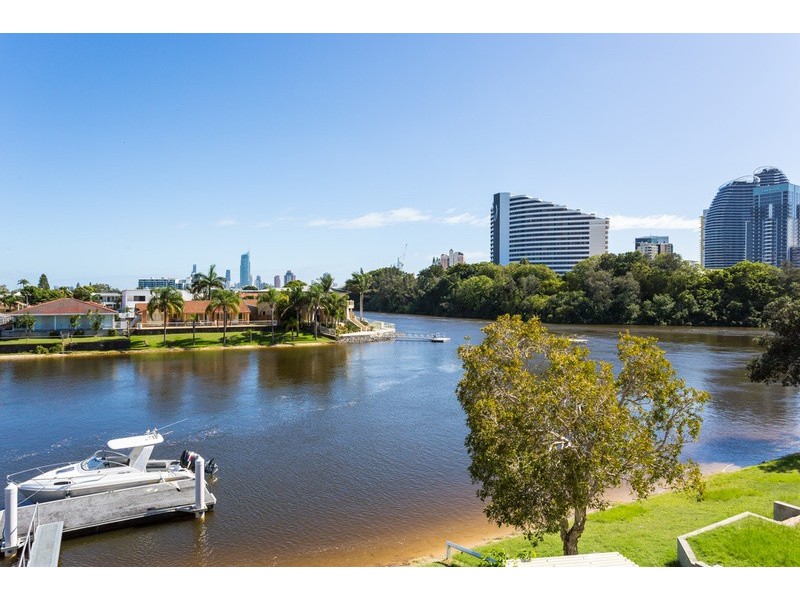 4/23 Hooker Boulevard, Broadbeach Waters QLD 4218