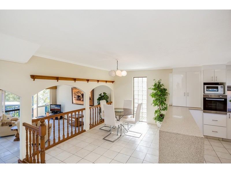 4/23 Hooker Boulevard, Broadbeach Waters QLD 4218