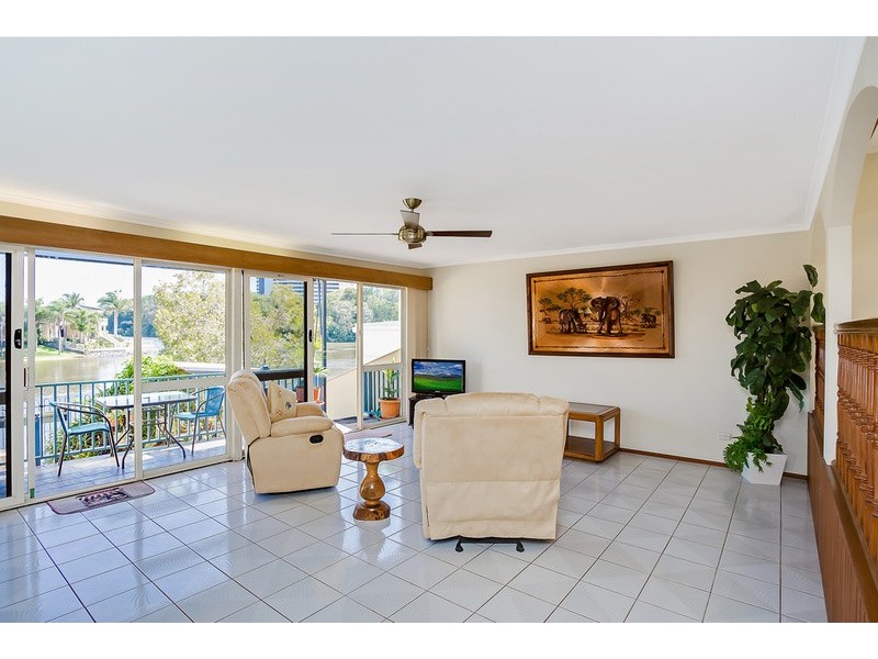 4/23 Hooker Boulevard, Broadbeach Waters QLD 4218