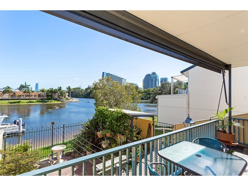 4/23 Hooker Boulevard, Broadbeach Waters QLD 4218