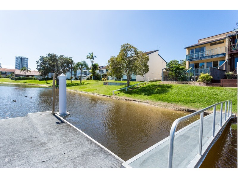 4/23 Hooker Boulevard, Broadbeach Waters QLD 4218