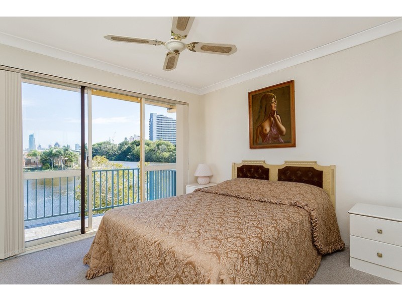 4/23 Hooker Boulevard, Broadbeach Waters QLD 4218