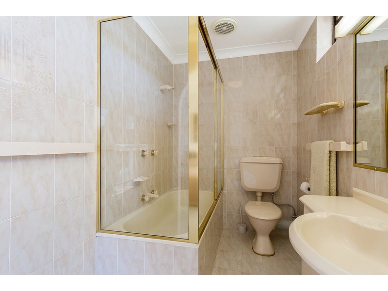 4/23 Hooker Boulevard, Broadbeach Waters QLD 4218