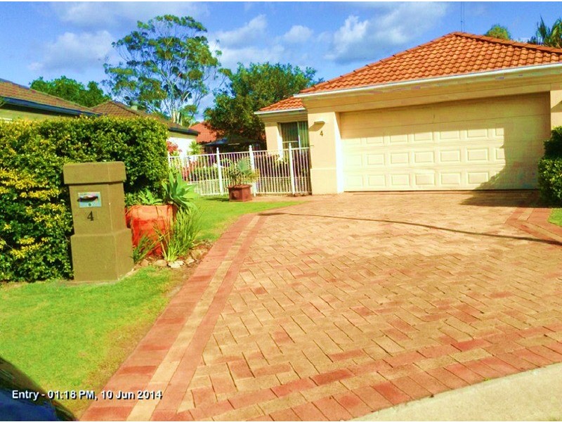 4 Maria Place, Ashmore QLD 4214