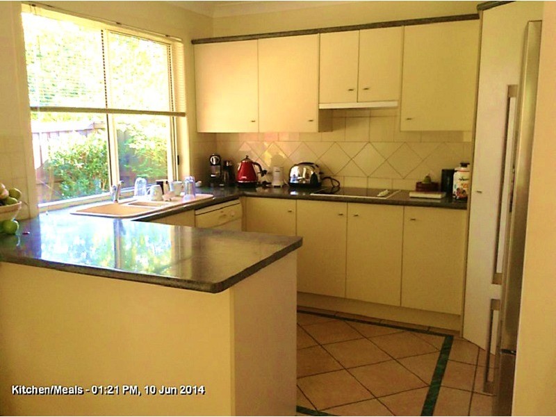 4 Maria Place, Ashmore QLD 4214