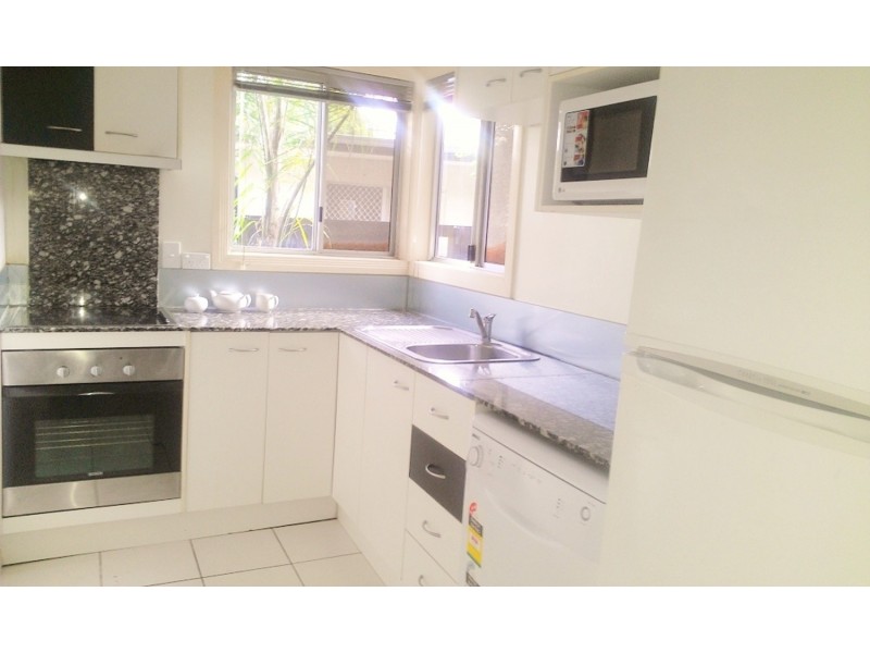 2/1958 Gold Coast Highway, Miami QLD 4220