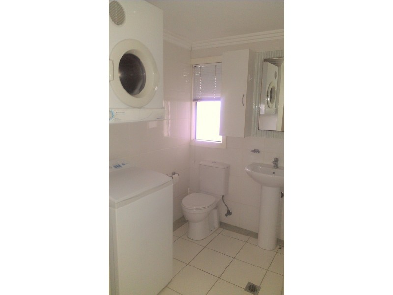 2/1958 Gold Coast Highway, Miami QLD 4220