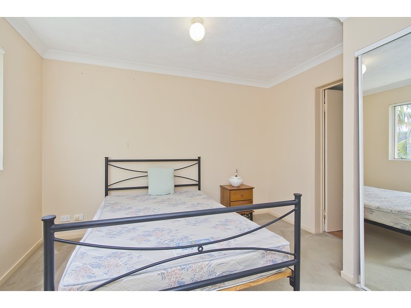 25 Darrambal Street, Chevron Island QLD 4217