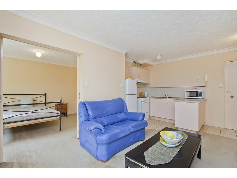 25 Darrambal Street, Chevron Island QLD 4217