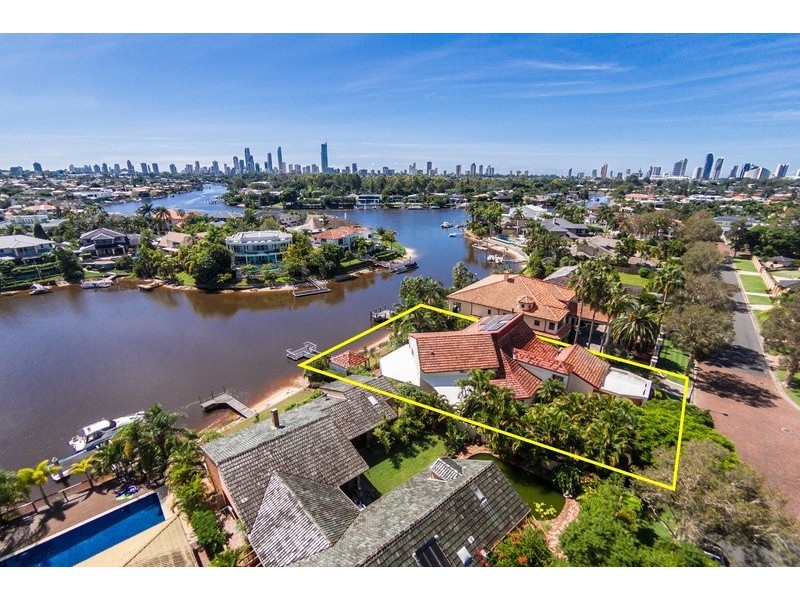 8 Freyburg Street, Sorrento QLD 4217