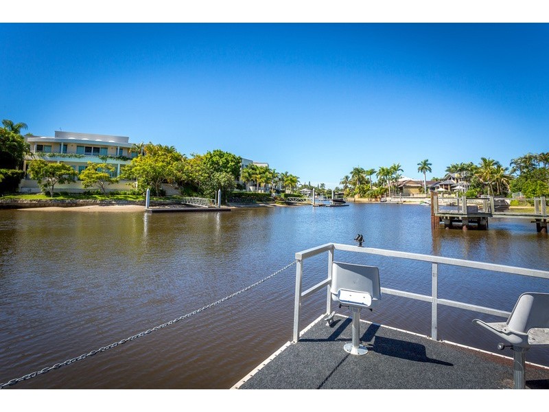 8 Freyburg Street, Sorrento QLD 4217