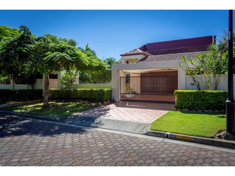 8 Freyburg Street, Sorrento QLD 4217