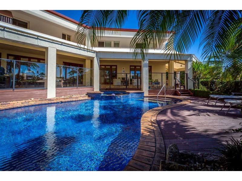 8 Freyburg Street, Sorrento QLD 4217