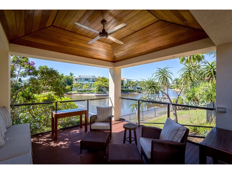 8 Freyburg Street, Sorrento QLD 4217