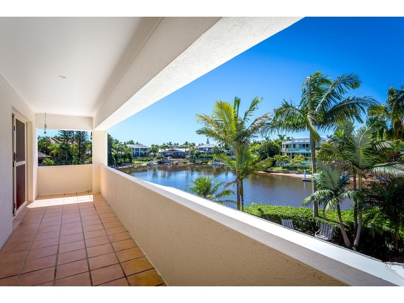 8 Freyburg Street, Sorrento QLD 4217