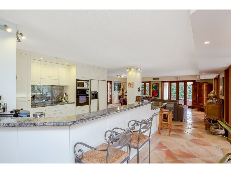 8 Freyburg Street, Sorrento QLD 4217