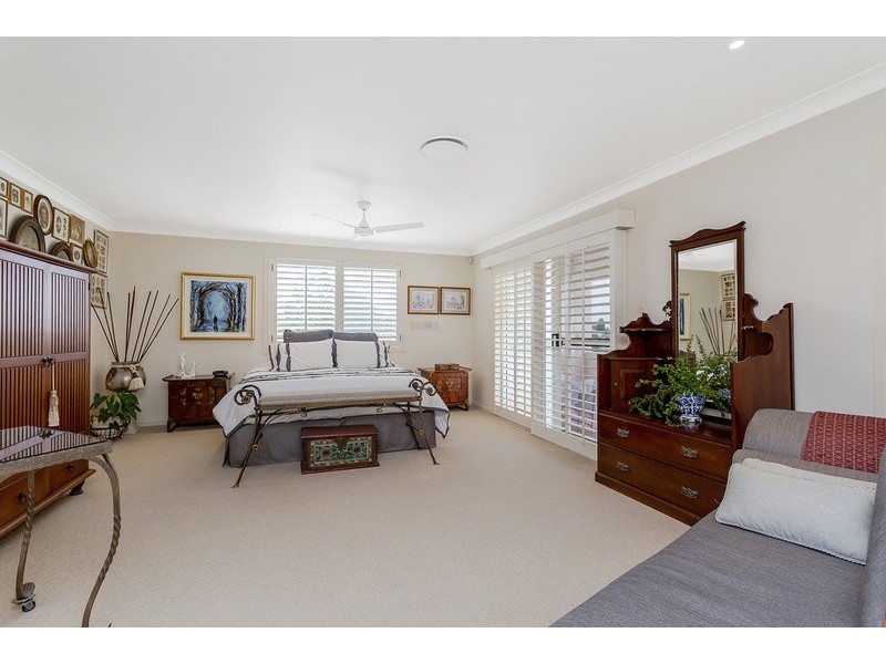 8 Freyburg Street, Sorrento QLD 4217