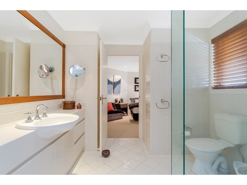 8 Freyburg Street, Sorrento QLD 4217