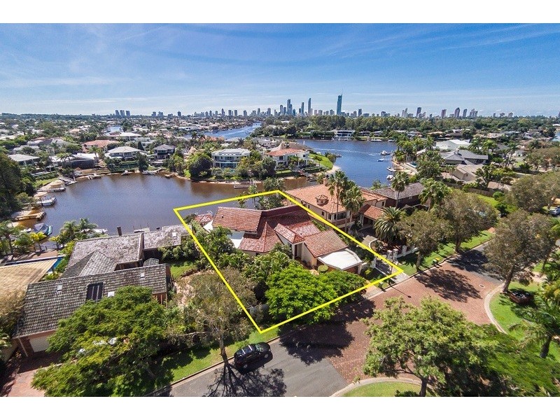 8 Freyburg Street, Sorrento QLD 4217