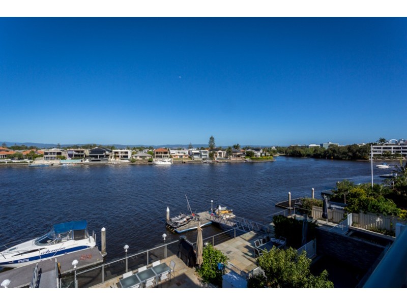 Villa 1 & Villa 2/32 Sunset Boulevard, Surfers Paradise QLD 4217