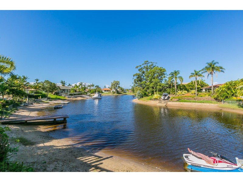 27 Claymore Crescent, Sorrento QLD 4217