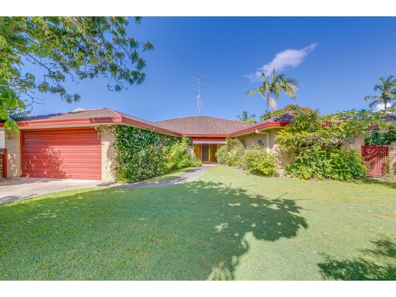 27 Claymore Crescent, Sorrento QLD 4217