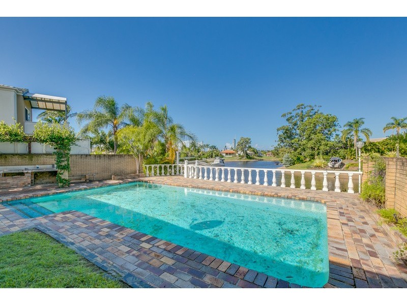 27 Claymore Crescent, Sorrento QLD 4217