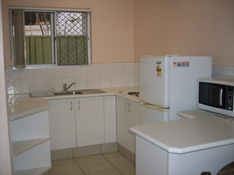 2/12-14 Hamilton Avenue, Surfers Paradise QLD 4217