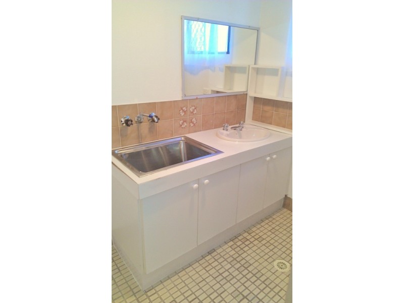 10 Aquila Court, Mermaid Waters QLD 4218