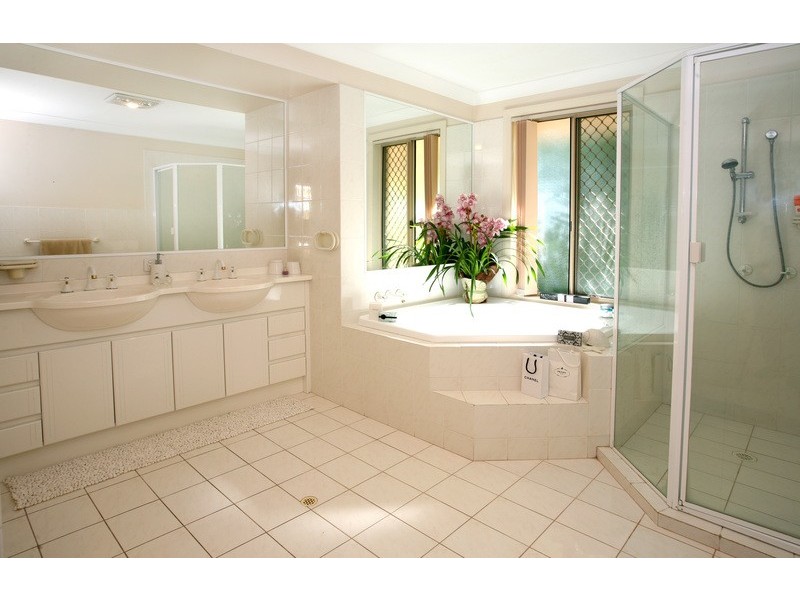 1 Balmoral Avenue, Sorrento QLD 4217