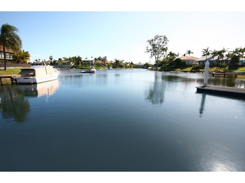 1 Balmoral Avenue, Sorrento QLD 4217