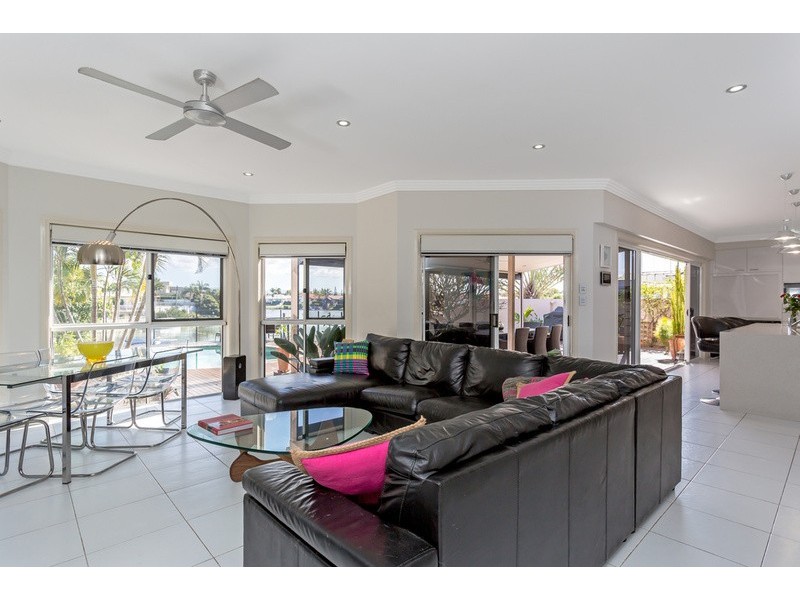 8 Tortuga Place, Clear Island Waters QLD 4226