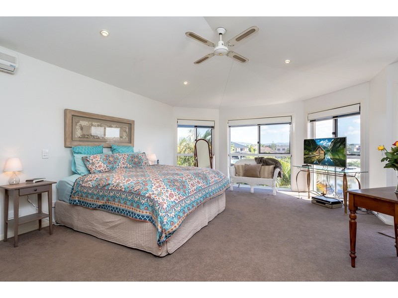 8 Tortuga Place, Clear Island Waters QLD 4226