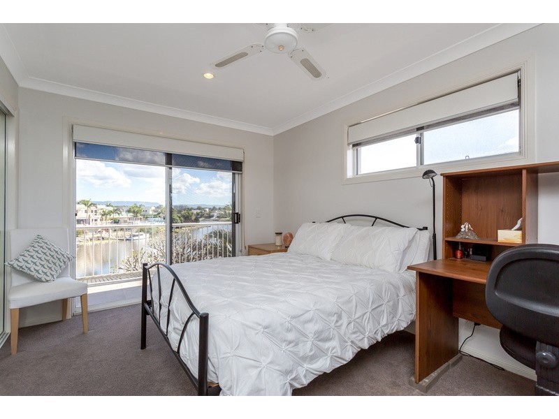 8 Tortuga Place, Clear Island Waters QLD 4226