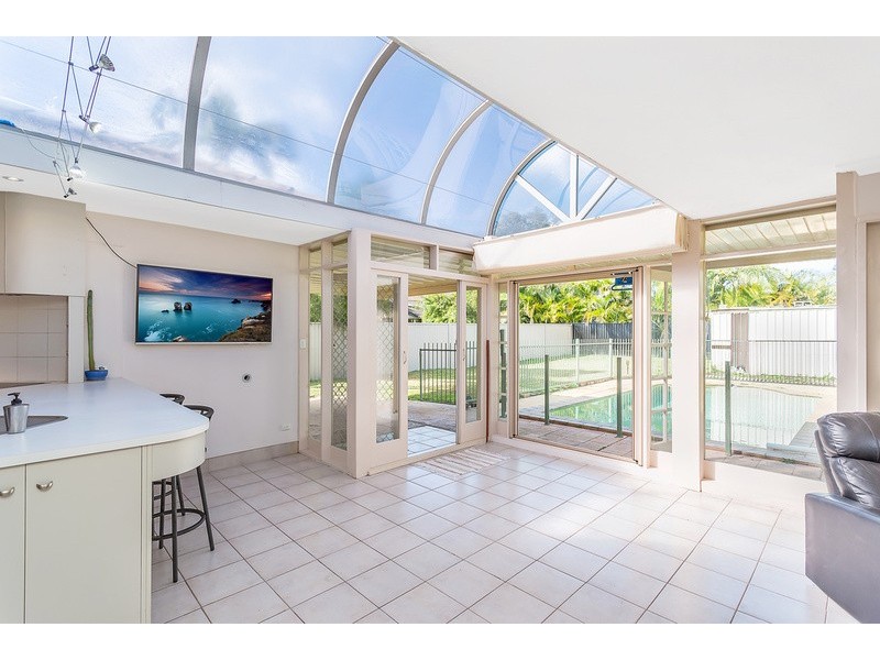 24 Lothian Avenue, Sorrento QLD 4217