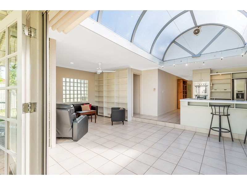 24 Lothian Avenue, Sorrento QLD 4217