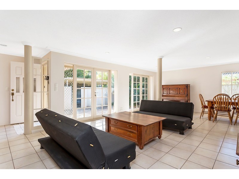 24 Lothian Avenue, Sorrento QLD 4217