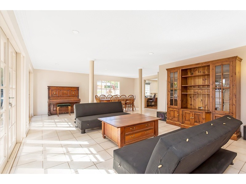 24 Lothian Avenue, Sorrento QLD 4217