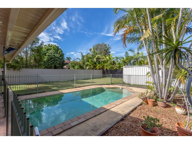 24 Lothian Avenue, Sorrento QLD 4217