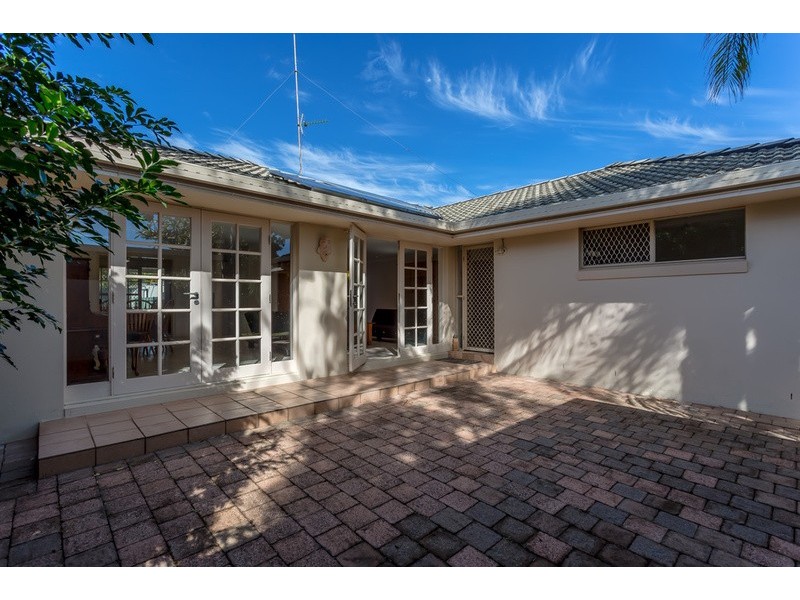 24 Lothian Avenue, Sorrento QLD 4217