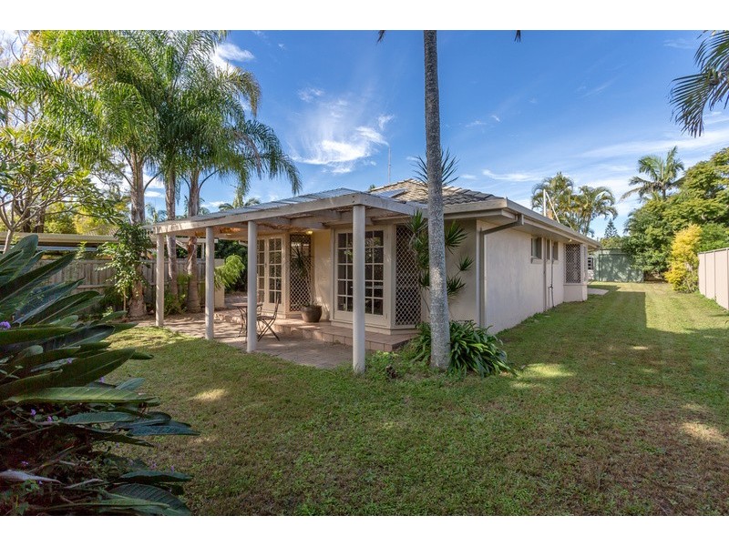 24 Lothian Avenue, Sorrento QLD 4217