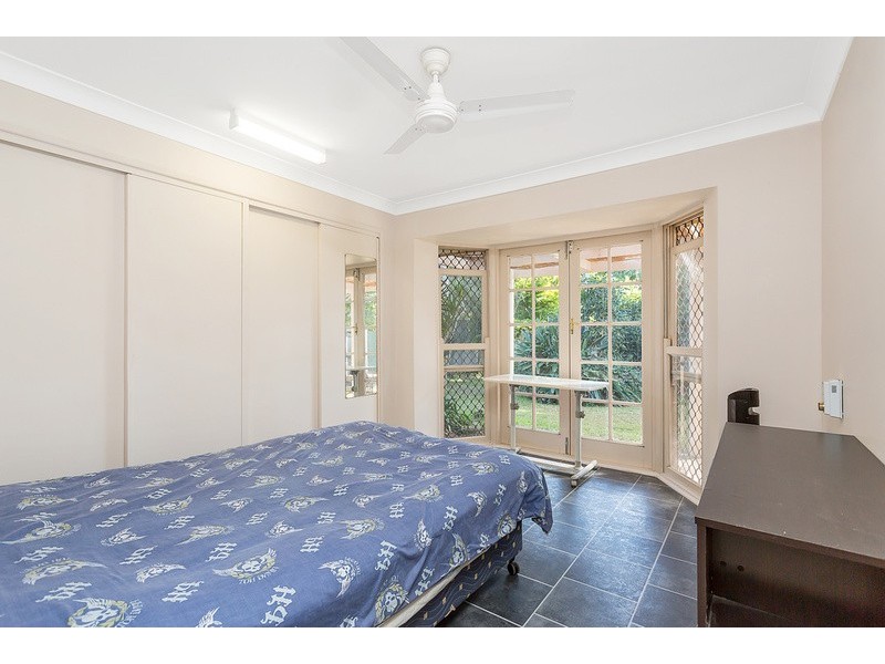 24 Lothian Avenue, Sorrento QLD 4217