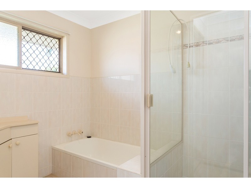 24 Lothian Avenue, Sorrento QLD 4217